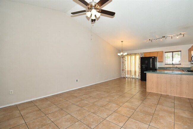 Building Photo - 2776 S Avenue 2 1/2 E