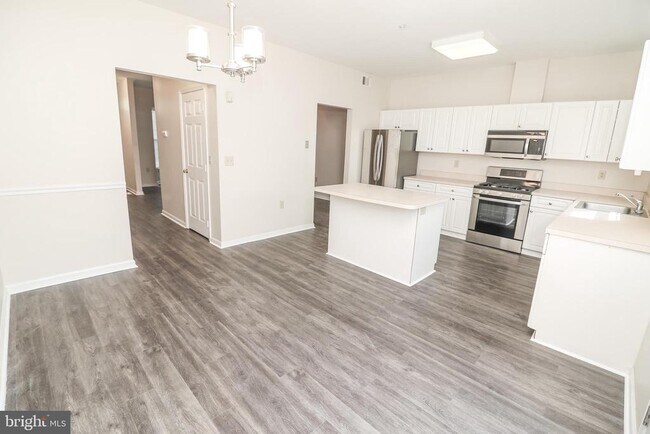 Building Photo - 2506 Weston Ct