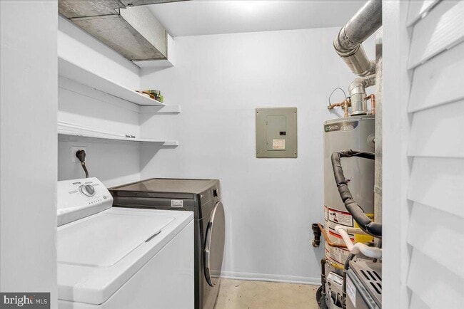 Building Photo - 5512B Aberdeen Dr