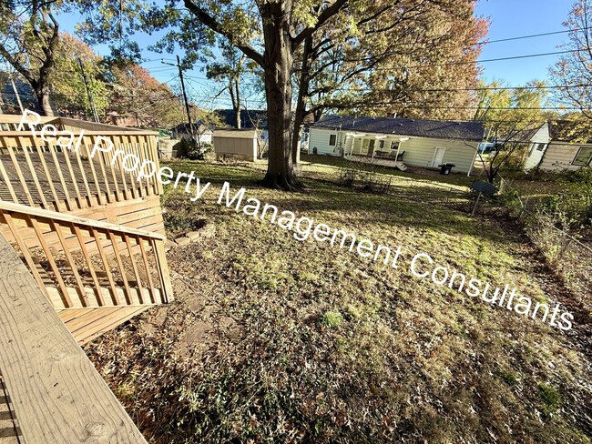 Building Photo - 3 Bedroom 2 Bath Home in Overland ParK