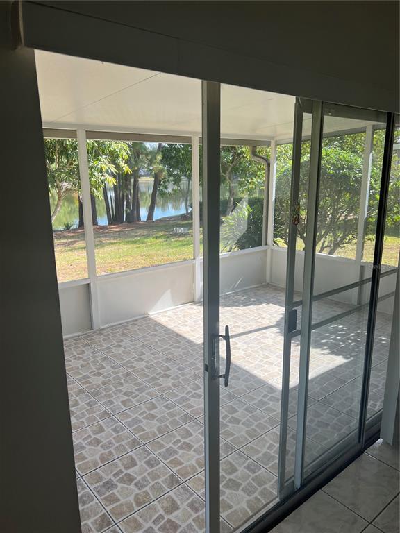 Building Photo - 3721 Pickwick Dr