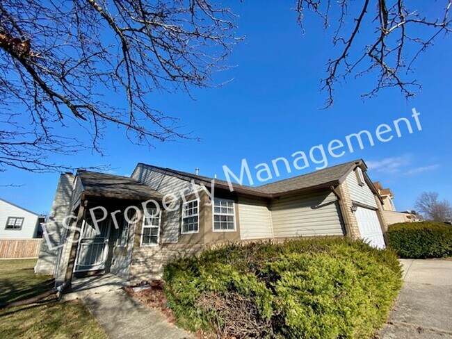 Building Photo - Stunning 4 Bedroom 2 Bathroom Tri-Level Ho...