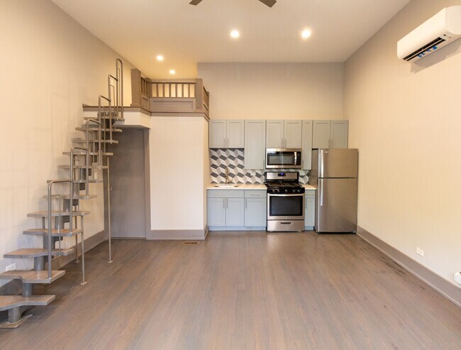 Building Photo - 2957 N Avers Ave