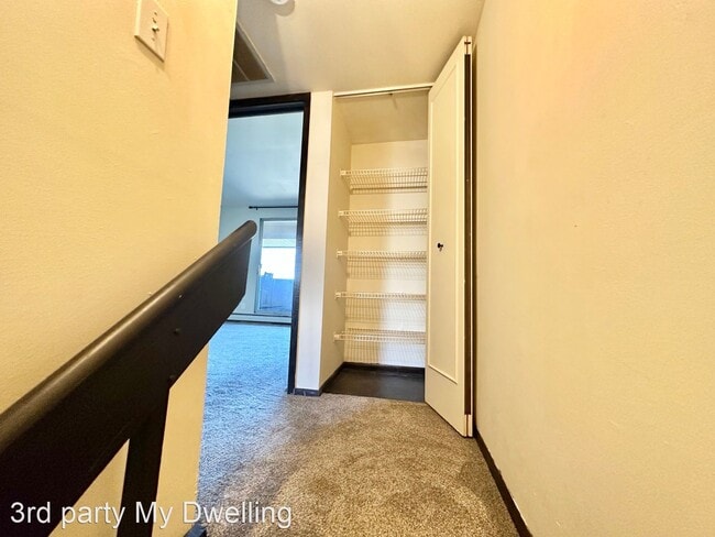 Building Photo - 2 br, 1.5 bath House - 11958 W Mill Rd. #16