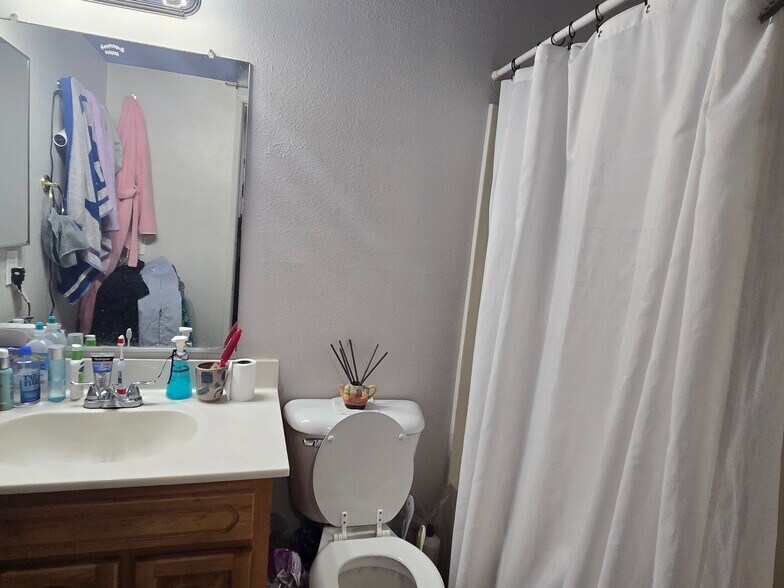 Building Photo - 5488 Dobbs St