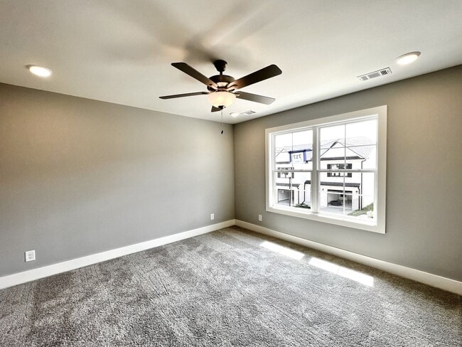 Building Photo - TOWNHOME ON WEST SIDE NEAR FIVE OAKS GOLF ...