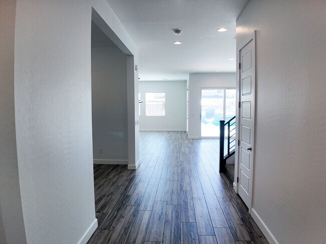 Building Photo - Exquisite Luxury Rental in Prestigious Gated Tule Springs Community