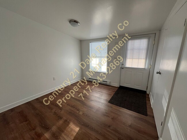 Building Photo - 3 Bedroom, 1 Bath Home in Spring Grove School District with Brand new LVP Flooring