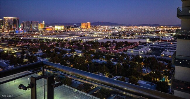 Building Photo - 4381 W Flamingo Rd