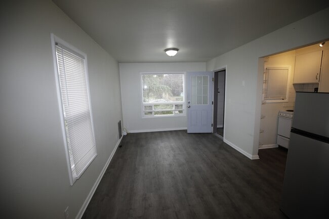 Building Photo - 108 N Cleveland Ave