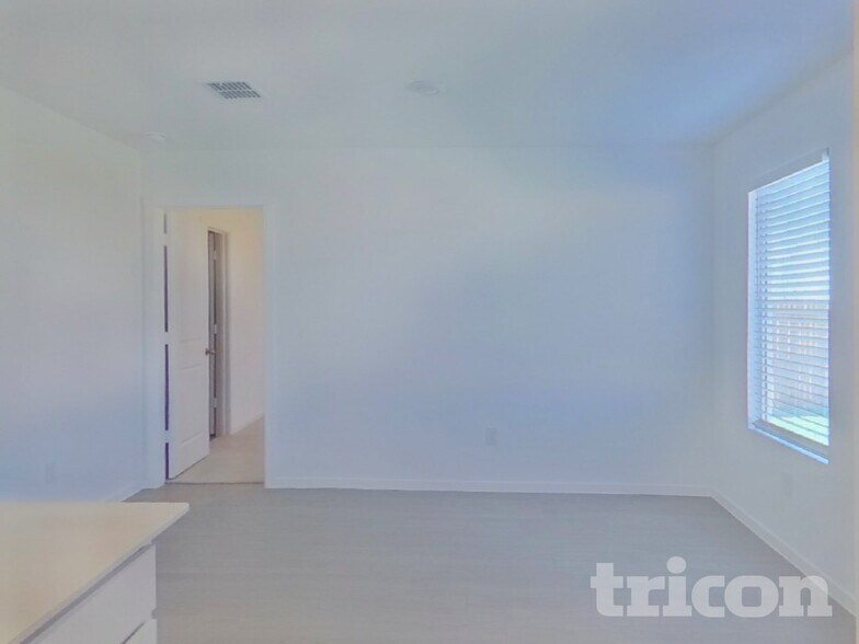 Building Photo - 3028 Yellow Pne Ave