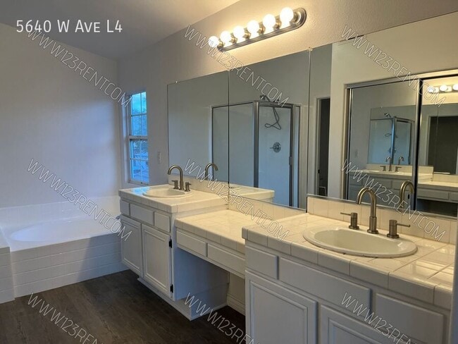 Building Photo - 5640 W Ave L4