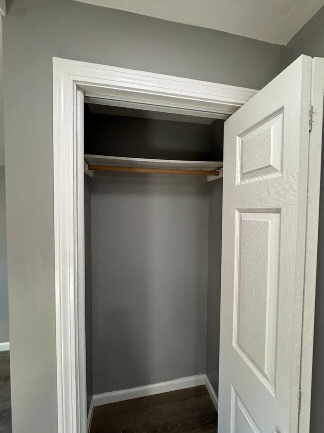 Building Photo - 1036 Chicopee St