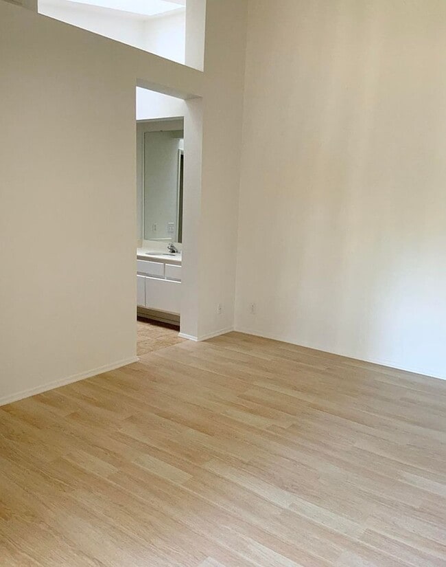 Building Photo - 5473 Spanish Oak Ln