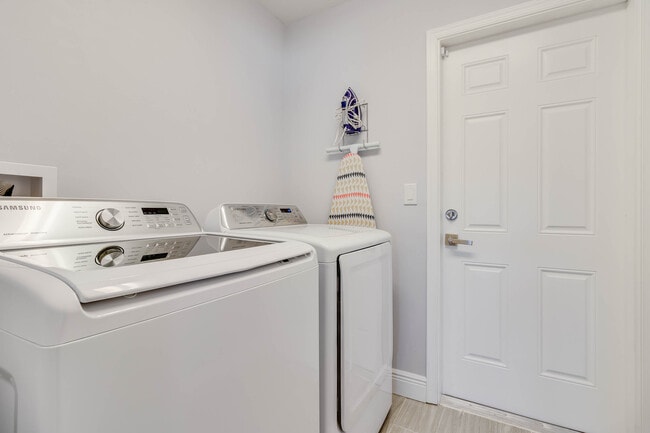 Building Photo - 1621 NE 17th Terrace