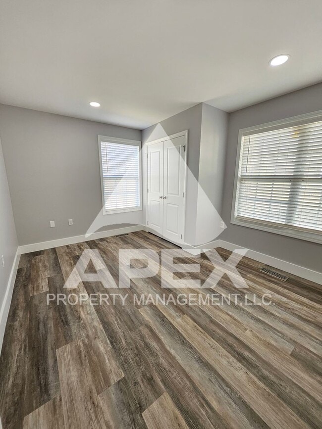 Building Photo - 3411/3413 Harvey Drive