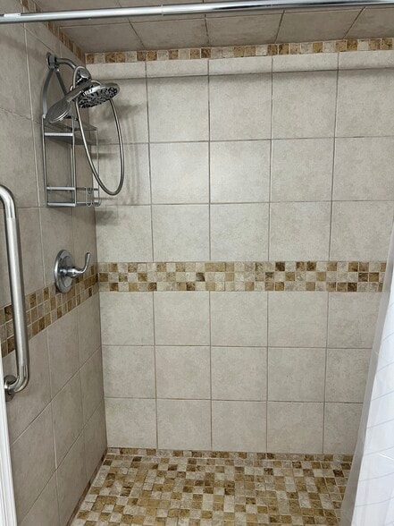 Building Photo - 2317 Glenmore Terrace