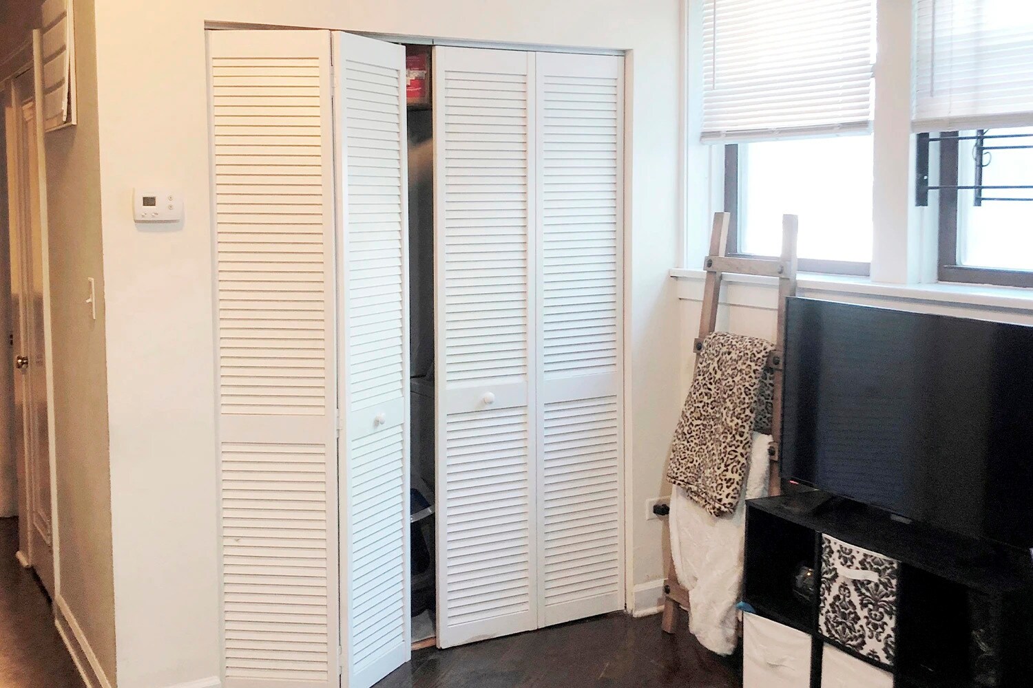 Building Photo - 3321 N Lakewood Ave