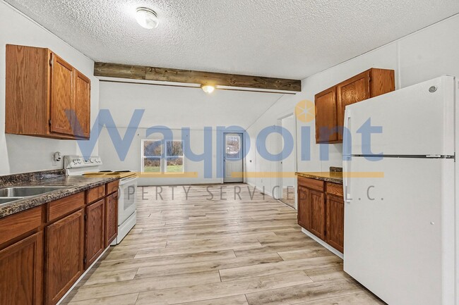 Building Photo - 4639 N Vickeryville Rd