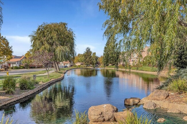 Building Photo - Bright 3 Bedroom Home with High Ceilings in Desirable San Jose Neighborhood