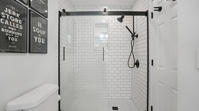 Building Photo - 228 Monroe St