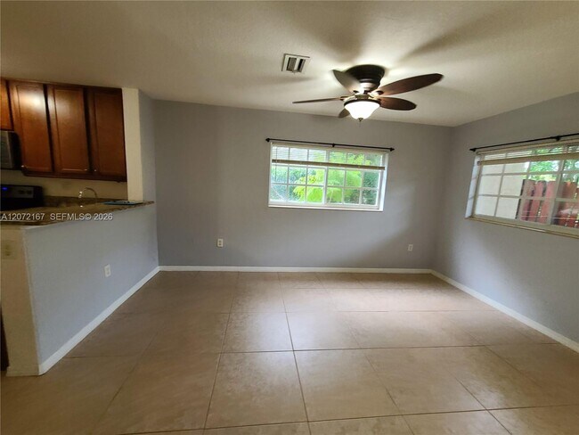 Building Photo - 3071 Riverside Dr