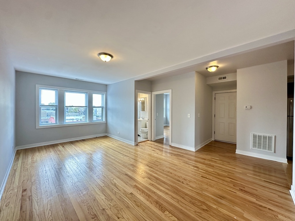 Building Photo - 2402 W Bryn Mawr Ave