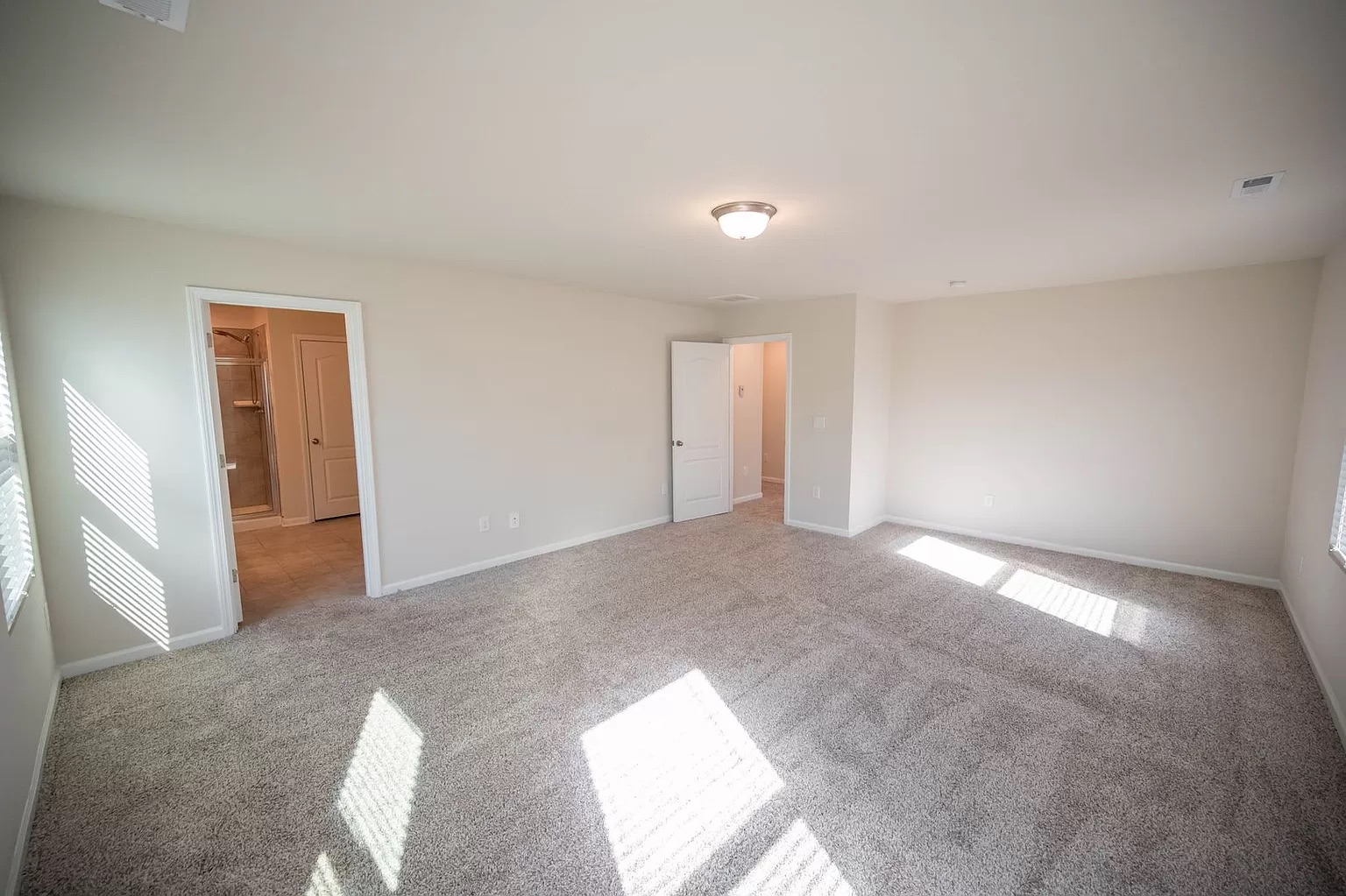 Building Photo - Room in House on Lake Barkley Way