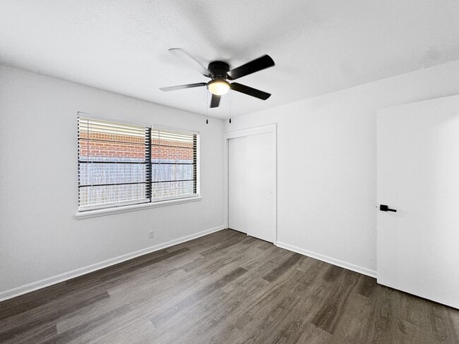 Building Photo - 513 Manor Dr