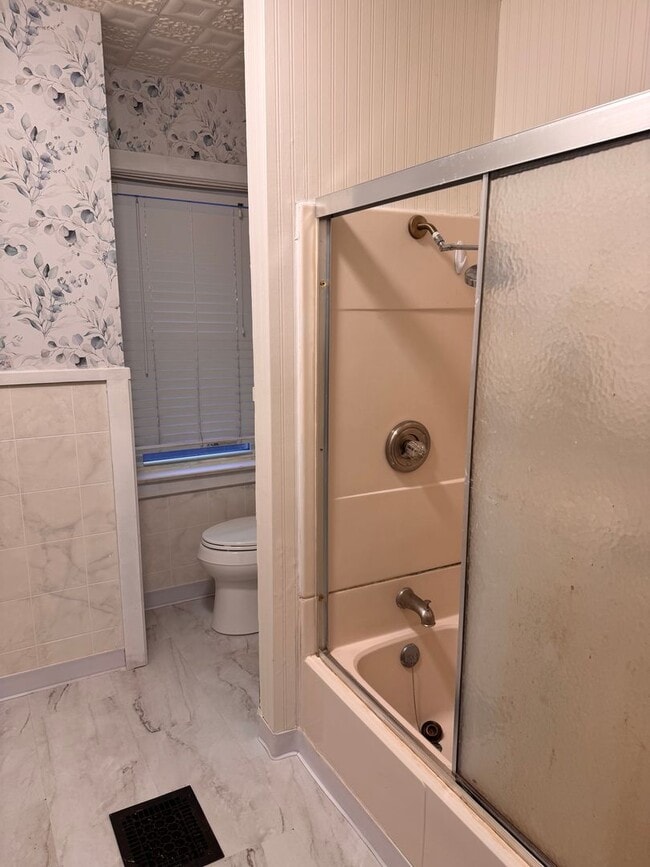 Building Photo - 220 Park Ave