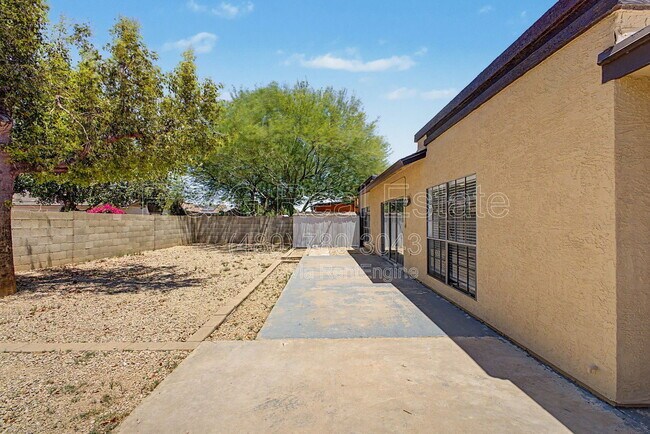 Building Photo - 4208 W Villa Maria Dr