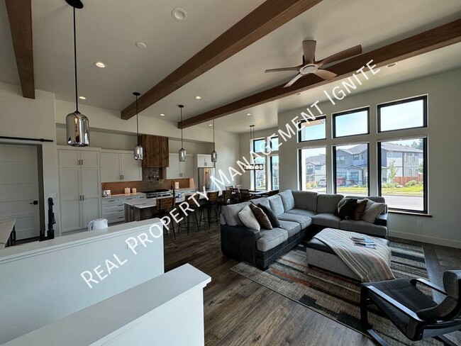 Building Photo - Beautiful Westside Custom Home