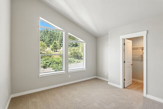 Building Photo - Brand New Townhome in Pleasant Valley Vill...