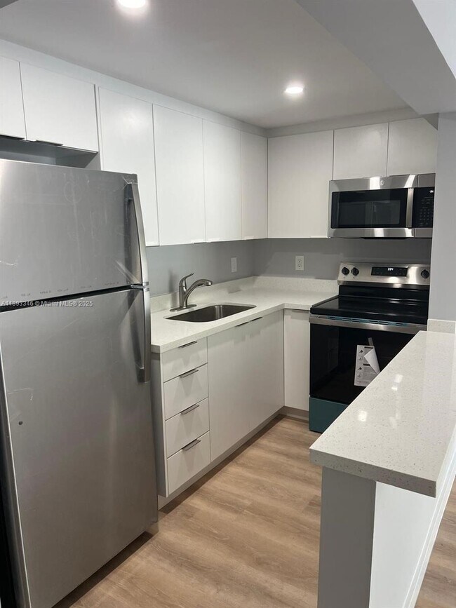 Building Photo - 7820 NE Bayshore Ct