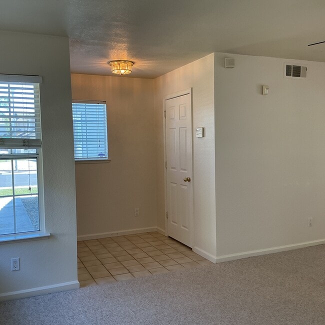 Building Photo - 8852 Gemwood Way