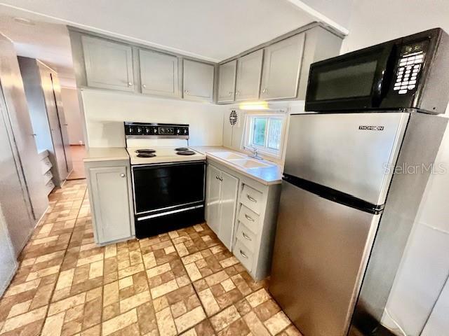 Building Photo - 825 Oakwood Dr