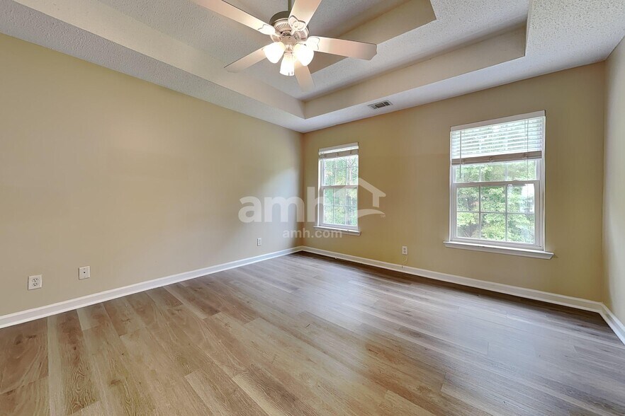 Building Photo - 57 Springwater Dr