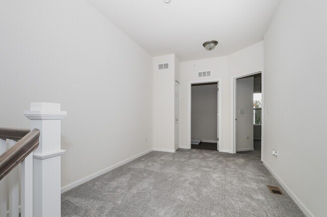 Building Photo - 29W710 Cambridge Ct