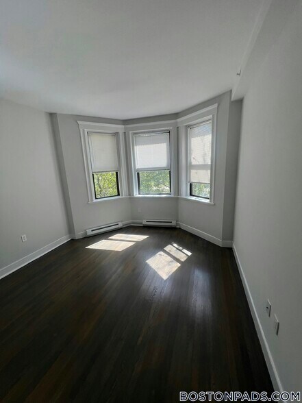 Building Photo - 77 Park Dr