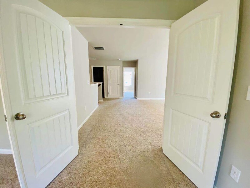Building Photo - 144 Valimar Dr