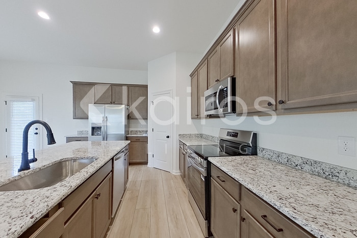 Building Photo - 121 Rainfall Ln