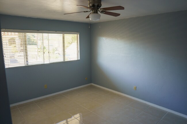 Building Photo - 335 Claydelle Ave