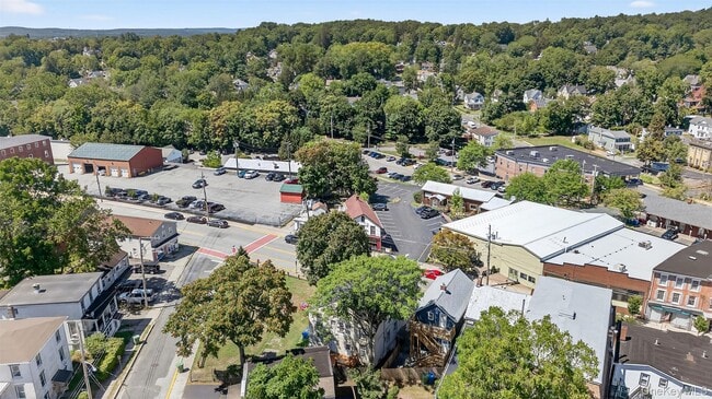 Building Photo - 165 W Main St