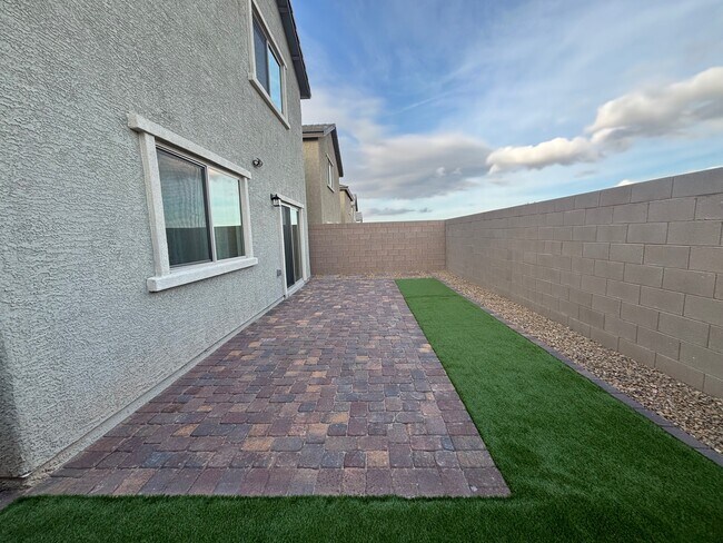 Building Photo - 6038 Swift Lariat St