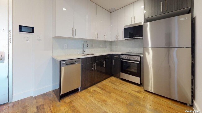 Building Photo - 13828 Queens Blvd