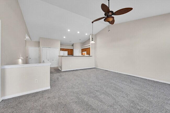 Building Photo - $2,095.00, 3-bed + Bonus room, 2.5 bath, l...