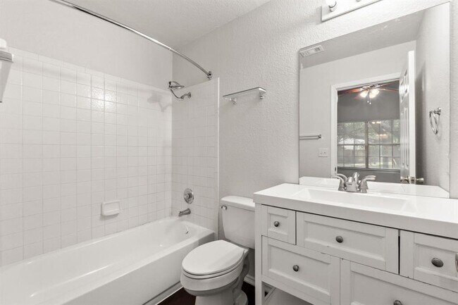 Building Photo - 160 Prairie Springs Loop