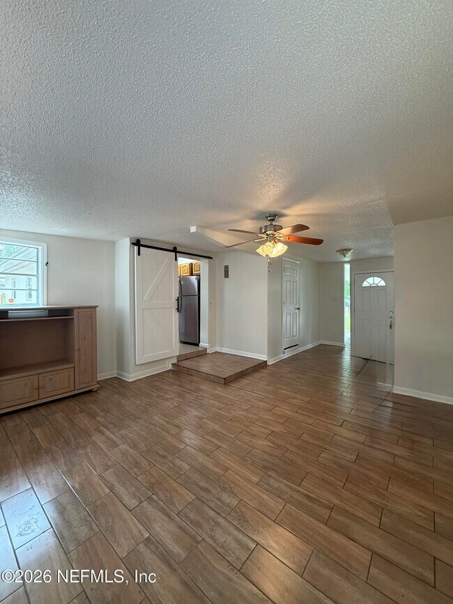 Building Photo - 909 La Marche Dr