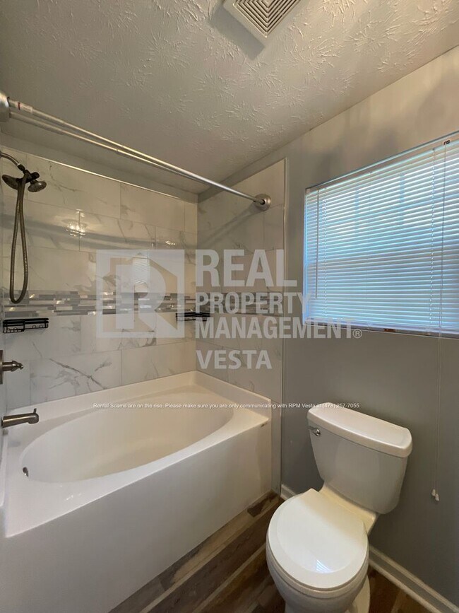 Building Photo - 222 Cody Dr