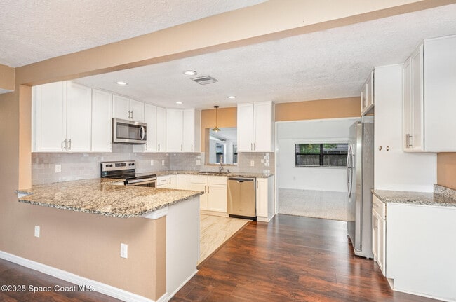 Building Photo - 320 Nelson Dr